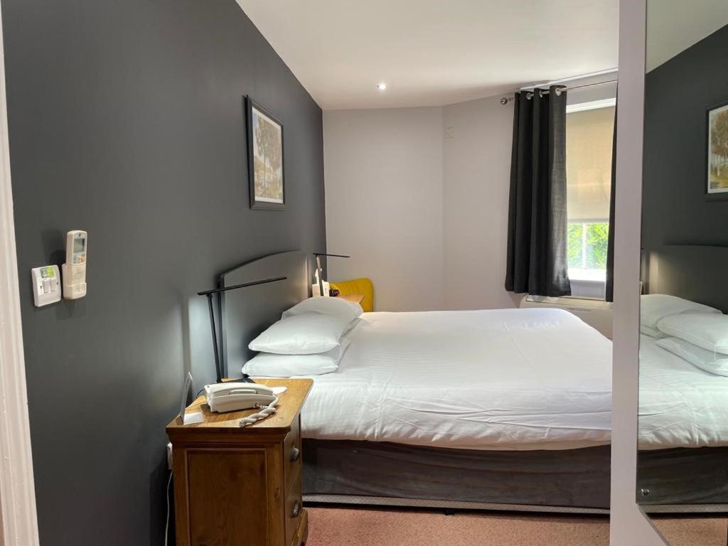 Best Western Claydon Hotel Экстерьер фото